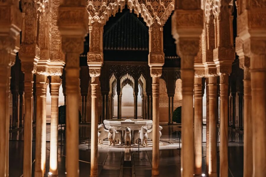 Granada: Alhambra and Nasrid Palaces Guided Tour at Night - Why the Alhambra is especially good after dark