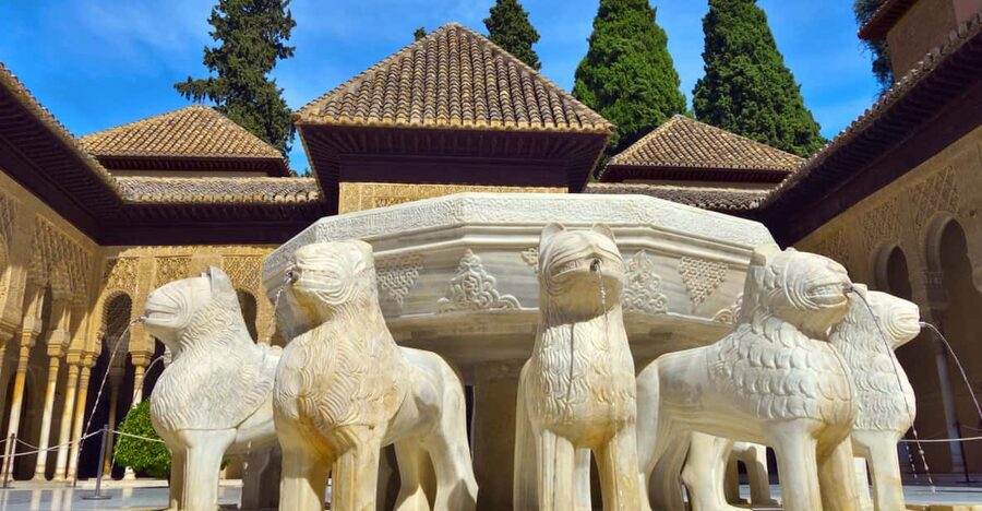 Granada: Alhambra and Nasrid Palaces Private Guide Tour - Why a private Alhambra visit can be worth it