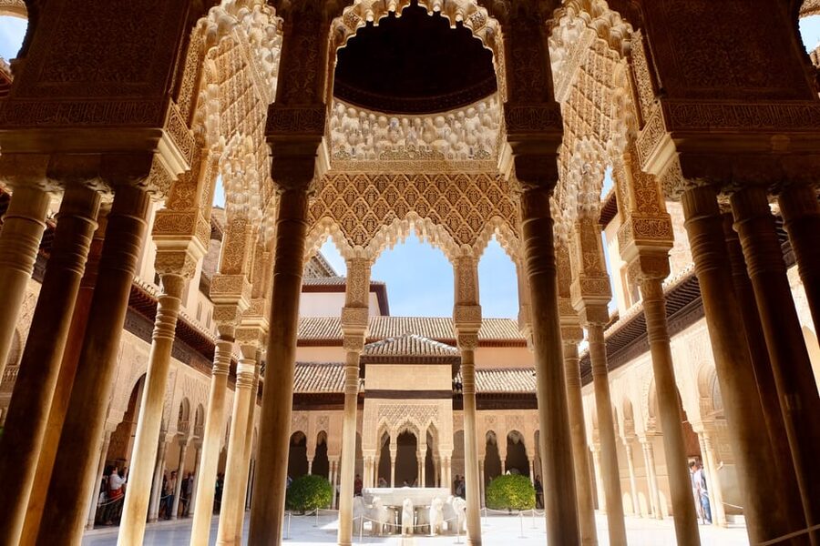 Granada: Alhambra and Nasrid Palaces Private Guide Tour - The Nasrid Palaces and the Patio de los Leones