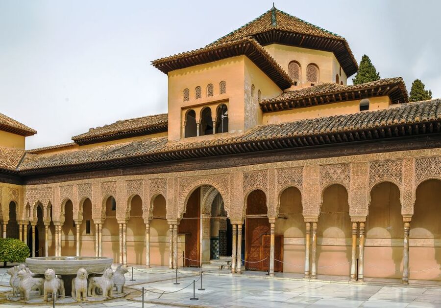 Granada: Alhambra and Nasrid Palaces Private Tour - Practical details that make the day easier