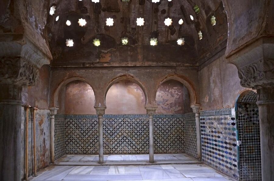 Granada: Alhambra and Nasrid Palaces Private Tour - Why a private Alhambra visit can be worth the price