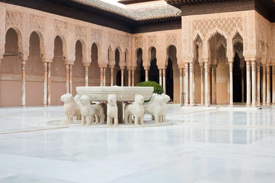 Granada: Alhambra and Nasrid Palaces Small Guided Tour - Why a guide matters inside the Alhambra