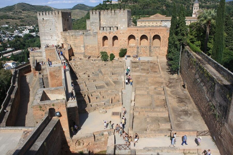 Granada: Alhambra and Nasrid Palaces Small Guided Tour - Should you book it?