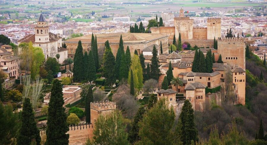 Granada: Alhambra and Nasrid Palaces Small Guided Tour - The Alcazaba: from royal rooms to military walls