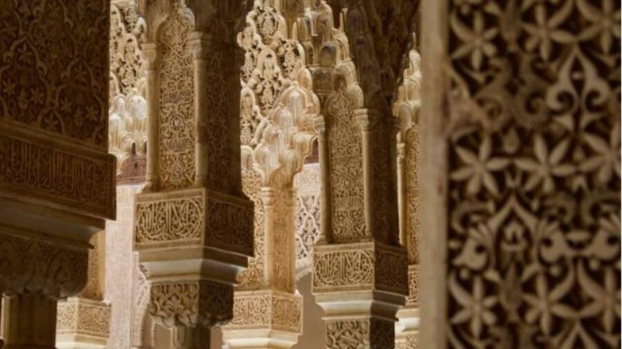 Granada: Alhambra and Nasrid Palaces Tour without Tickets - How the schedule really works