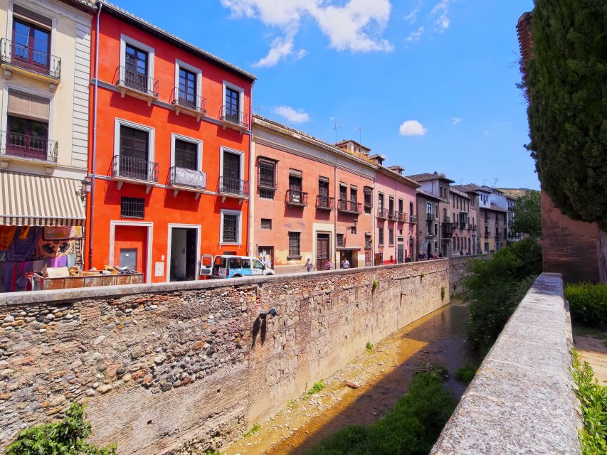 Granada: Alhambra, Cathedral, Royal Chapel and Albayzin tour - Why this Granada combination works