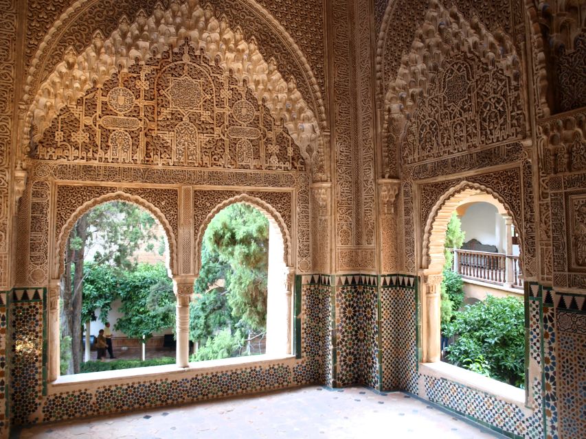Granada: Alhambra Complex Guided Tour with Ticket - Key points to know before booking