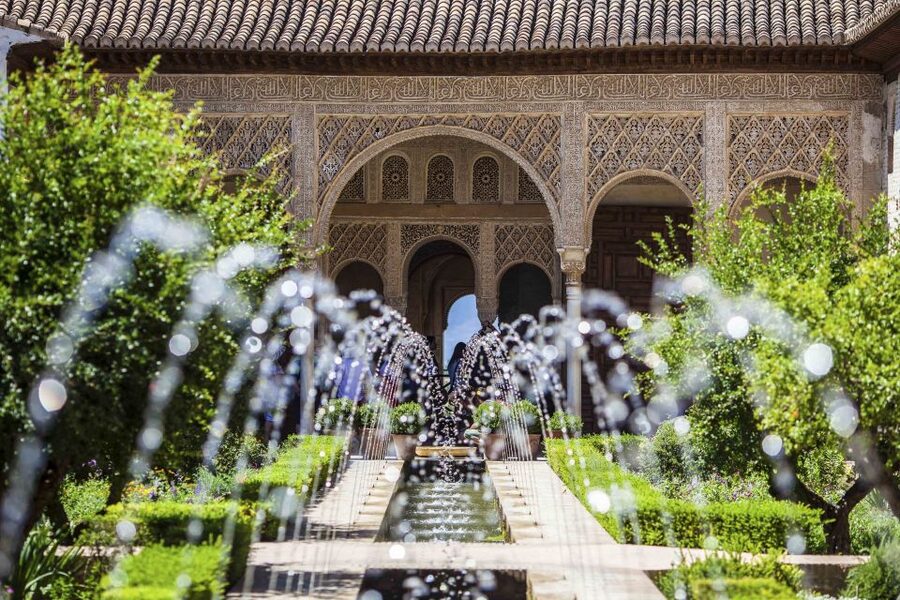 Granada: Alhambra Fast-Track Guided Tour - Key points at a glance
