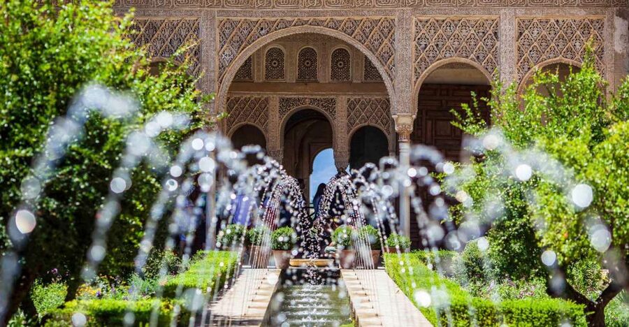 Granada: Alhambra Fast-Track Guided Tour - Why a guide helps at the Alhambra