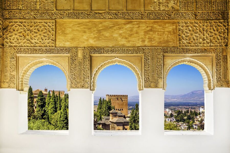 Granada: Alhambra Fast-Track Guided Tour - Language, meeting details, and what to bring
