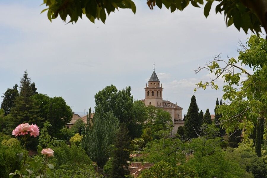 Granada: Alhambra Gardens, Generalife & Alcazaba Guided Tour - Timing, pace, and practical comfort