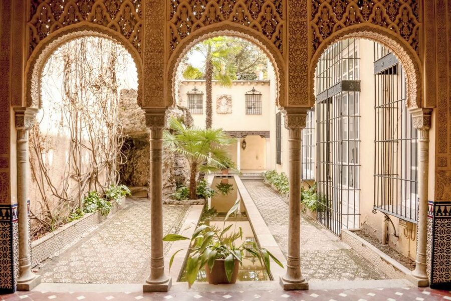 Granada: Alhambra & Gardens Tour w/Nasrid Palaces Option - What to bring and how to avoid trouble