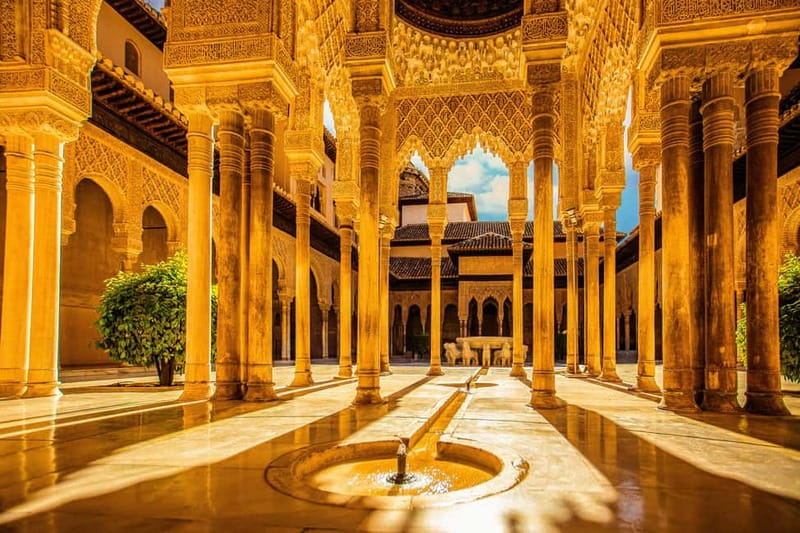 Granada: Alhambra, Generalife & Nasrid Palaces Guided Tour - Why the Alhambra works better with a guide