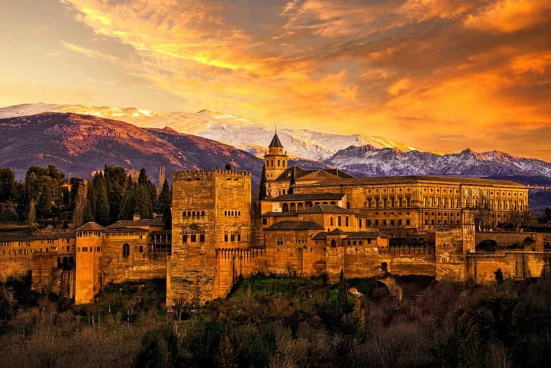 Granada: Alhambra, Generalife & Nasrid Palaces Guided Tour - Who should book this Alhambra tour?