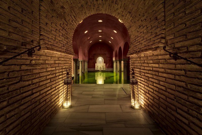 Granada: Alhambra Guided Tour and Arabian Bath and Massage - Key points to know before booking