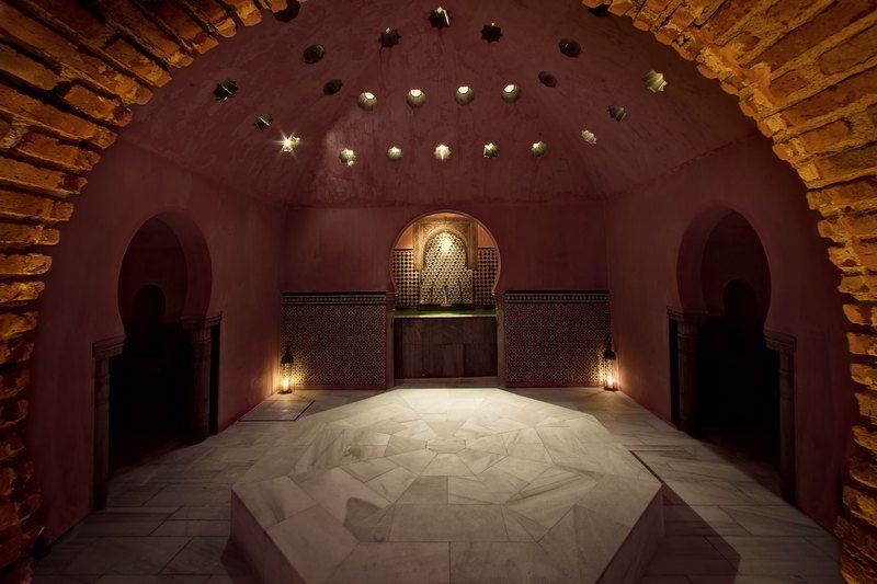 Granada: Alhambra Guided Tour and Arabian Bath and Massage - The Alhambra: three hours of royal courts and stone walls