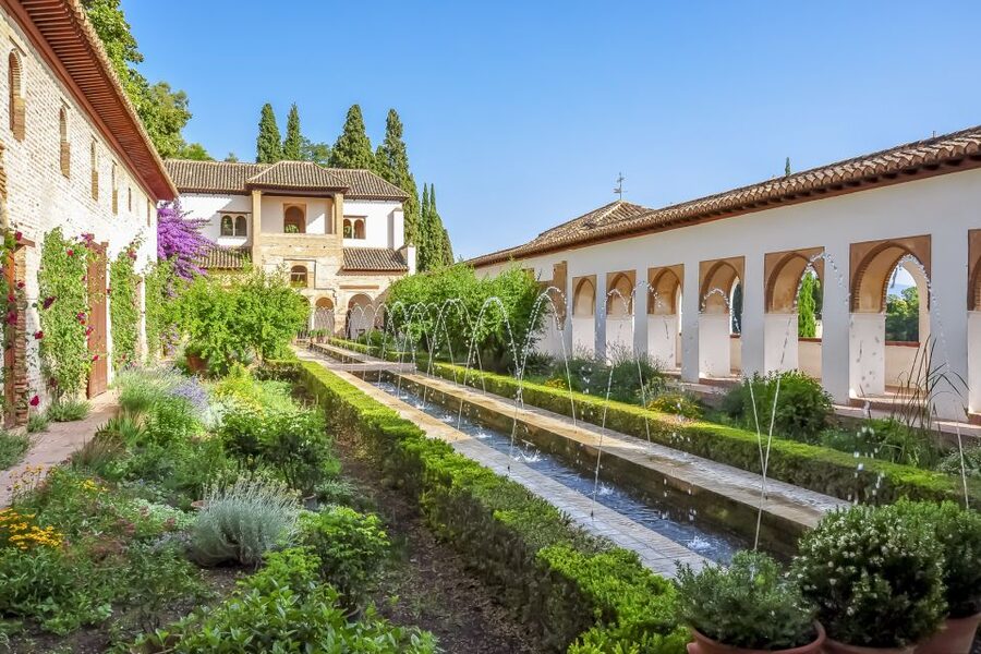 Granada: Alhambra Guided Tour and Arabian Bath and Massage - Generalife Gardens and an hour in Granada