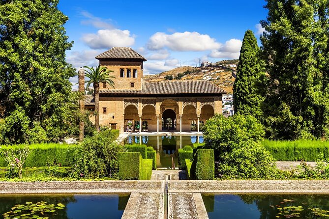 Granada: Alhambra Guided Tour including Nasrid Palaces - Who should book this Alhambra tour?