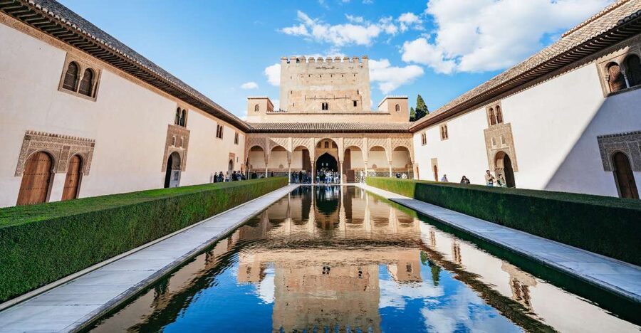 Granada: Alhambra Guided Tour with Nasrid Palaces & Gardens - Key points to know before booking