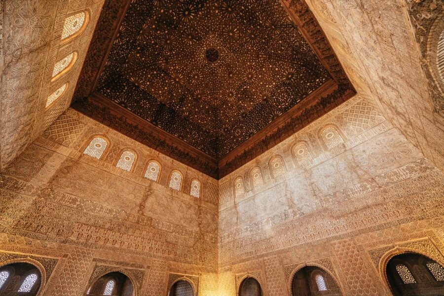 Granada: Alhambra Guided Tour with Nasrid Palaces & Gardens - Who should book this Alhambra tour?