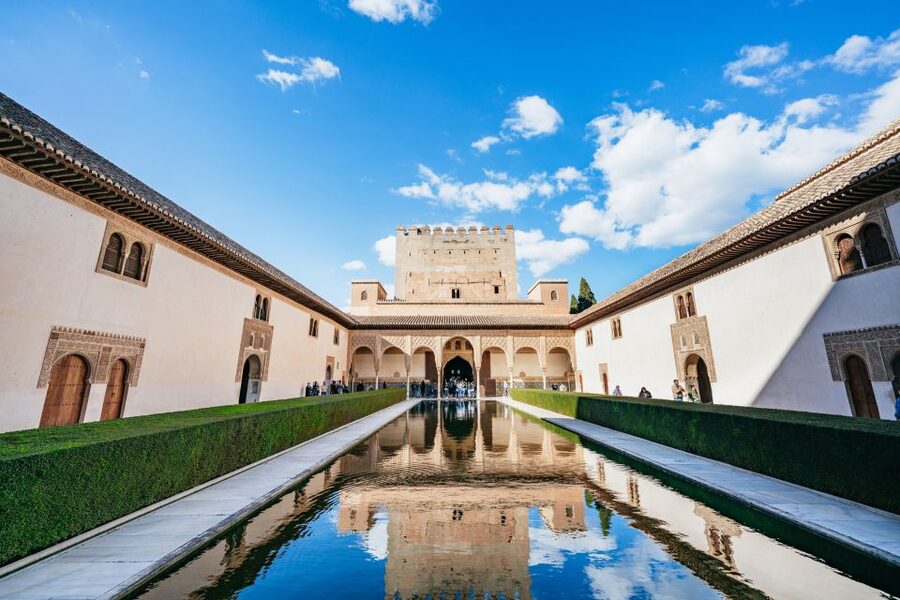 Granada: Alhambra Guided Tour with Nasrid Palaces & Gardens - Why the Alhambra works better with a guide