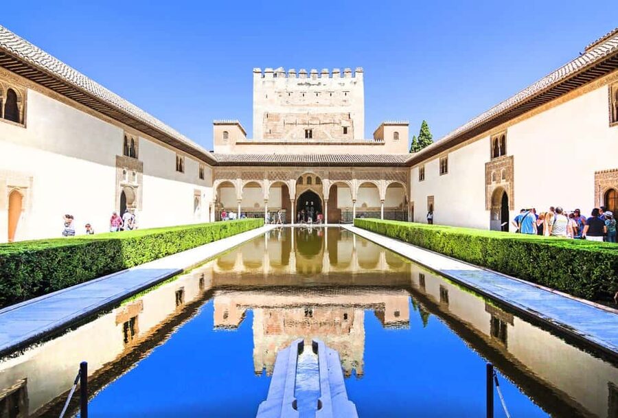 Granada: Alhambra, Nasrid Palaces & Gardens guided Tour - The guides and the pace of the three-hour route