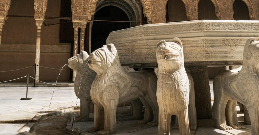 Granada: Alhambra & Nasrid Palaces Small Group Guided Tour - Key points to know before booking