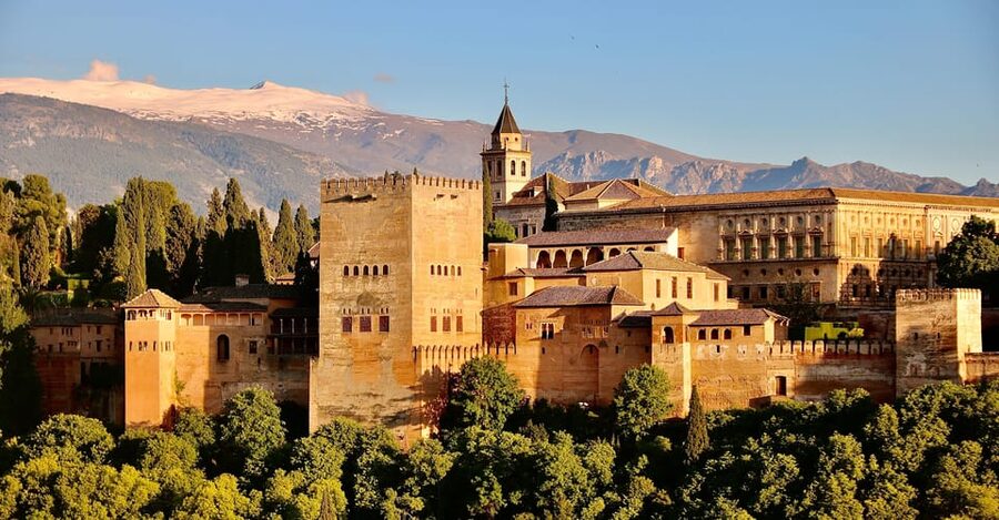 Granada: Alhambra & Nasrid Palaces Small Group Guided Tour - Why the Alhambra works better with a guide