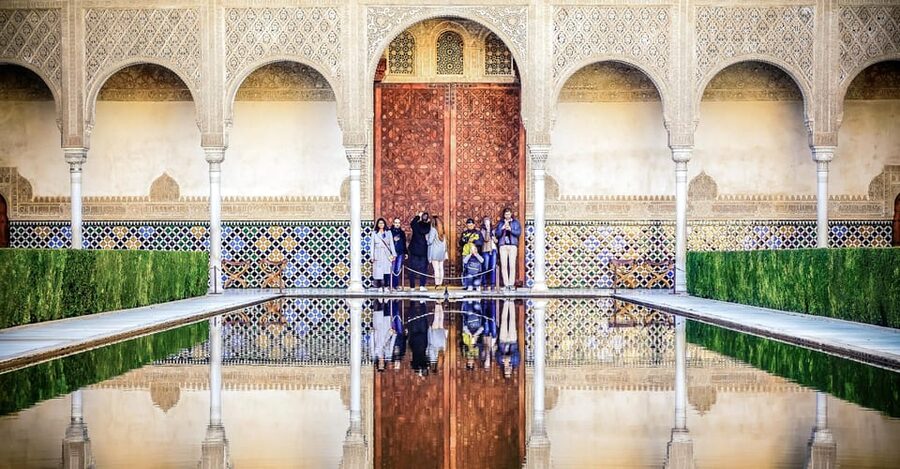 Granada: Alhambra & Nasrid Palaces Small Group Guided Tour - The Nasrid Palaces and the Court of the Lions