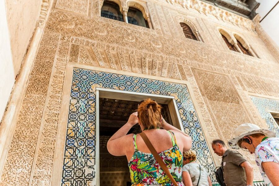 Granada: Alhambra & Nasrid Palaces Tour with Tickets - Final Call: Book It If the Alhambra Matters to You
