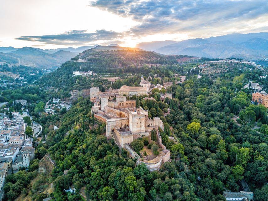 Granada: Alhambra & Nasrid Palaces Tour with Tickets - The Generalife Begins the Visit with Gardens and Views
