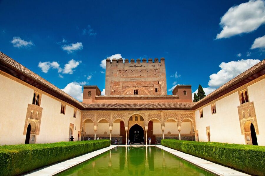 Granada: Alhambra Regular Tour - The guide can make or break the afternoon