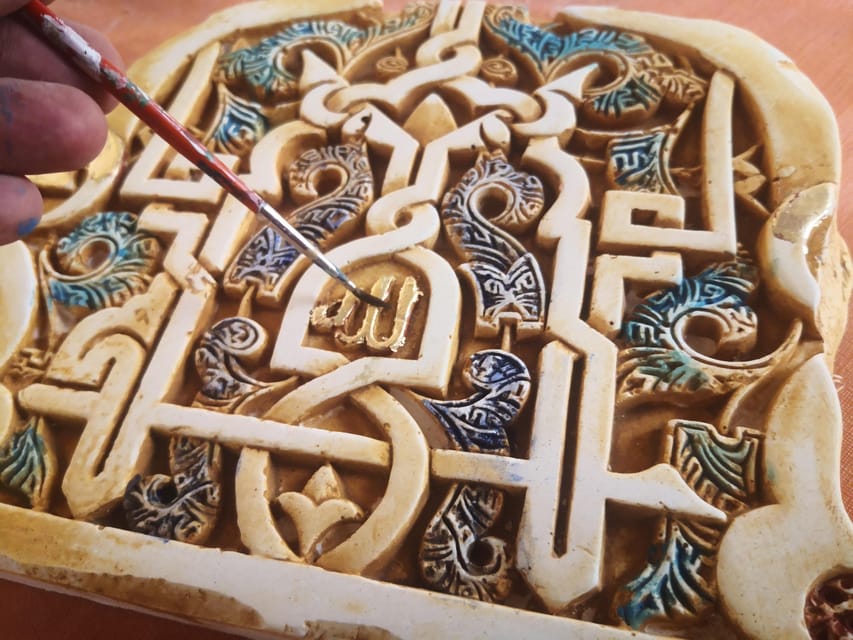Granada: "Alhambra´s Craft Workshop" - Choosing Between Tiles, Plaster, and Marquetry