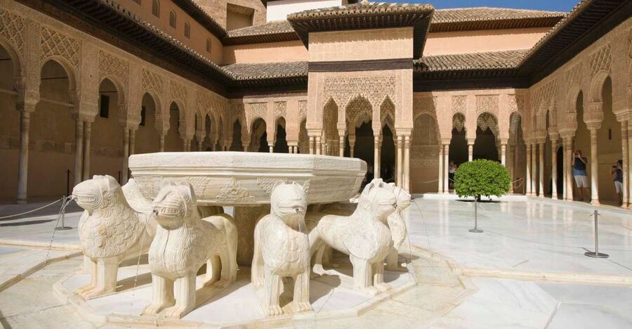 Granada: Alhambra Small Group Tour with Nasrid Palaces - Key points at a glance