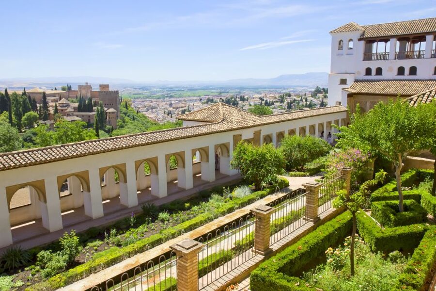 Granada: Alhambra Small Group Tour with Nasrid Palaces - Why a guide helps at the Alhambra