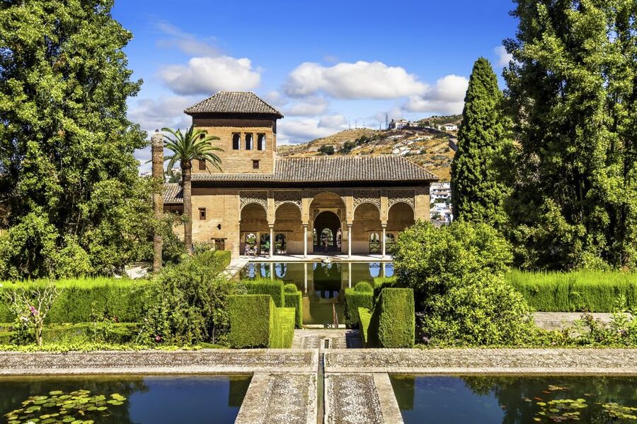 Granada: Alhambra Small Group Tour with Nasrid Palaces - Meeting point, timing, and what to bring
