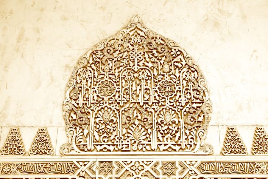 Granada: Alhambra Small Group Tour with Nasrid Palaces - Generalife gardens: water, shade, and the opening hour