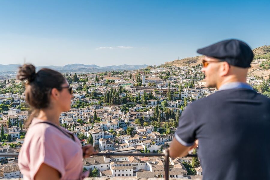 Granada: Alhambra Ticket and Guided Tour with Nasrid Palaces - Generalife Gardens: a quiet opening