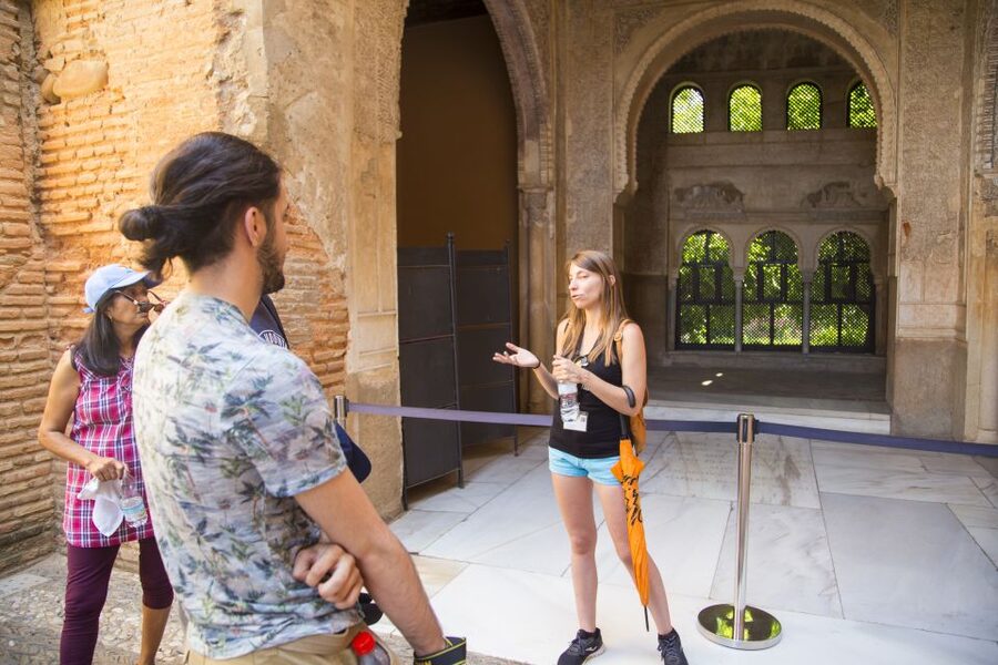 Granada: Combo Alhambra, Albaicín, and Sacromonte Tour - Starting at the Alhambra at 9:00 a.m.