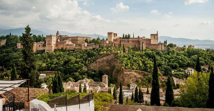 Granada: E-Bike Tour and Fast-Track Alhambra Ticket - Entering the Nasrid Palaces and Alcazaba