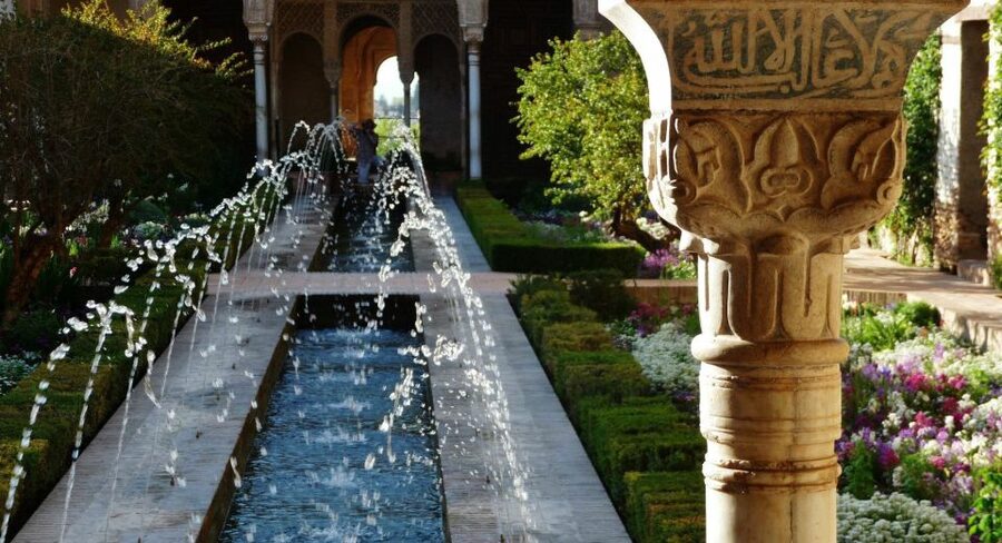 Granada: Fast-Track Alhambra & Nasrid Palaces Guided Tour - Practical details that can affect your day