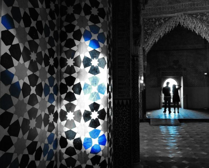Granada: Fast-Track Alhambra & Nasrid Palaces Guided Tour - Why the Alhambra deserves a guided visit