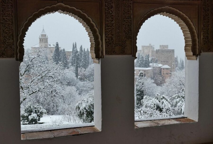Granada: Fast-Track Alhambra & Nasrid Palaces Guided Tour - Three to four and a half hours, used well