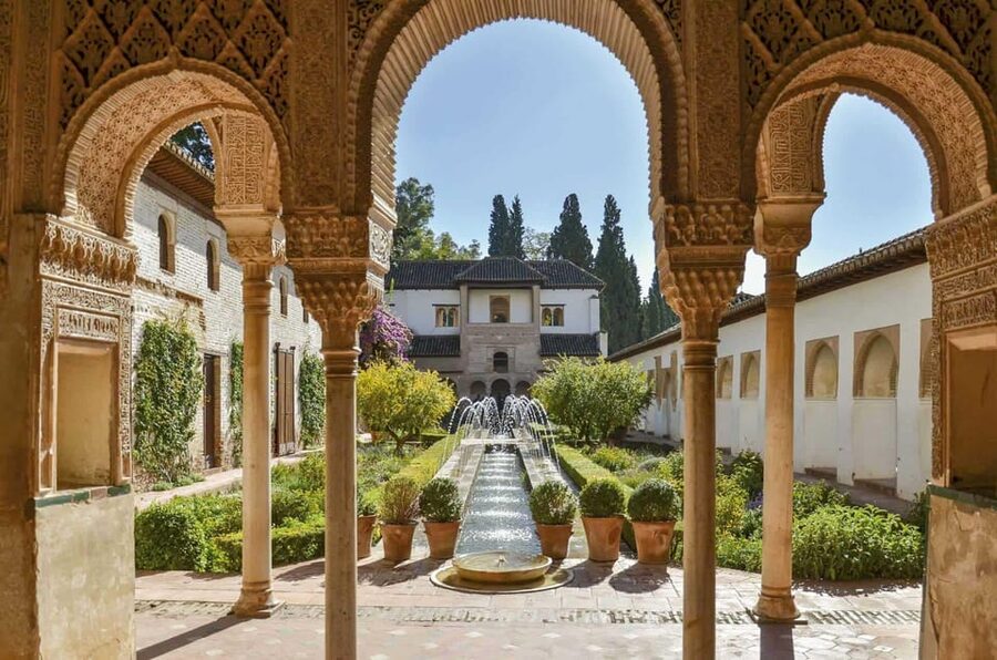 Granada: Full Alhambra Premium Guided Tour with Tickets - Who will get the most from this tour?