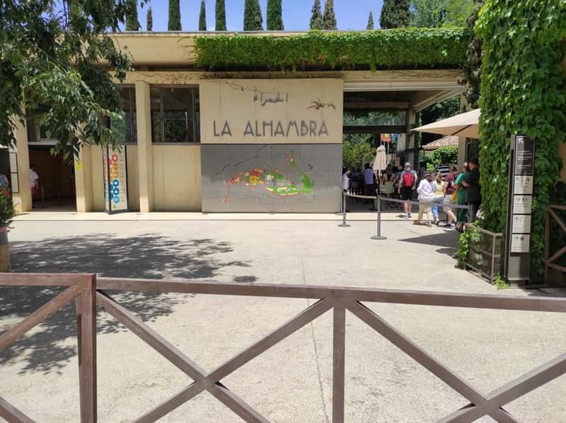 Granada: Gardens of the Alhambra and Generalife Regular Tour - What you will not see