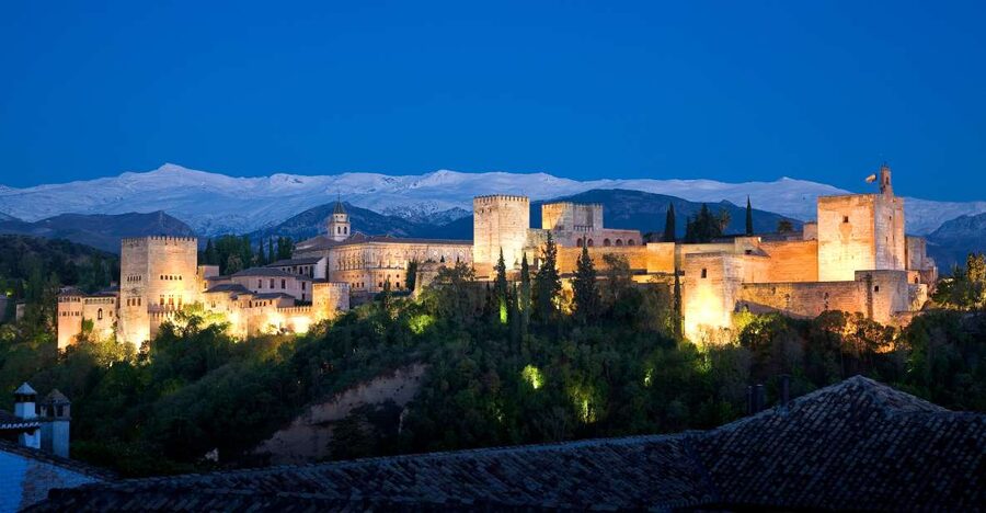 Granada: The Alhambra and Nasrid Palaces Guided Night Tour - Comares Palace and the sultans’ grand rooms