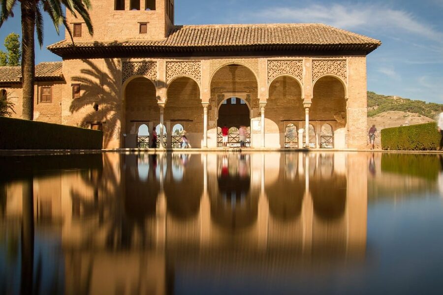 Granada: Tour of Alhambra, Generalife, and Nasrid Palaces - Generalife Gardens: water, shade, and open space
