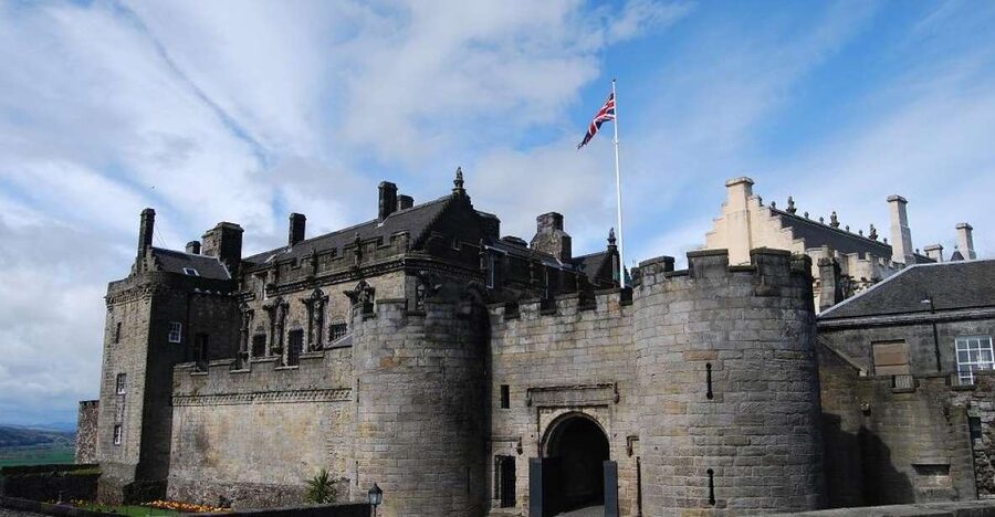 Greenock: Shore Excursion to Stirling Castle and Loch Lomond - The drive from Greenock puts Scotland in context