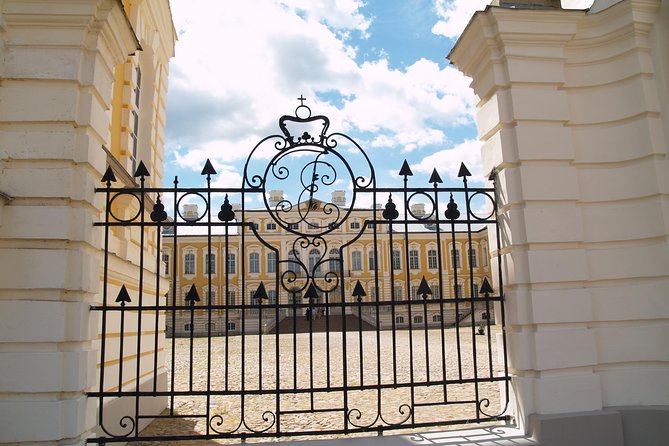 Group Day trip to Rundale Palace, Hill of Crosses & Bauska Castle - Timing, food, and the real value of $151.17