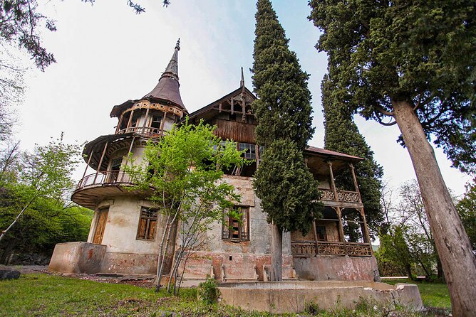Group Tour: Haghpat, Zarni-Parni Caves, Akhtala, Aramyants Castle, Sanahin - The long road, the lunch stop, and group comfort